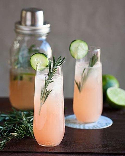 Γκρέιπφρουτ και δεντρολίβανο Fizz Fruity Summer Cocktail Idea for Women