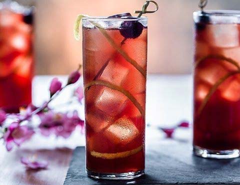 Thé glacé et Cherry Bomb Whisky Idée de cocktail d'été fruité pour femme
