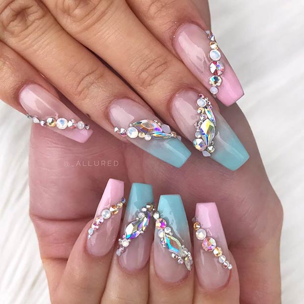 Conception d'ongles ombrés avec strass