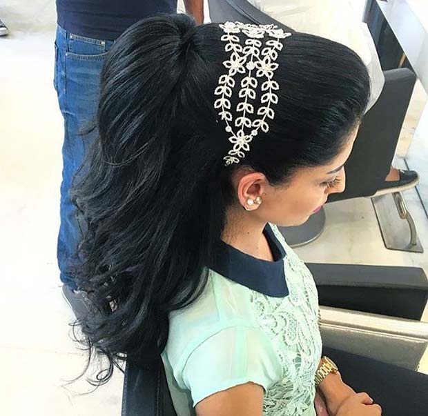 Cheveux mi-longs élégants avec coiffe pour idée de cheveux de mariage