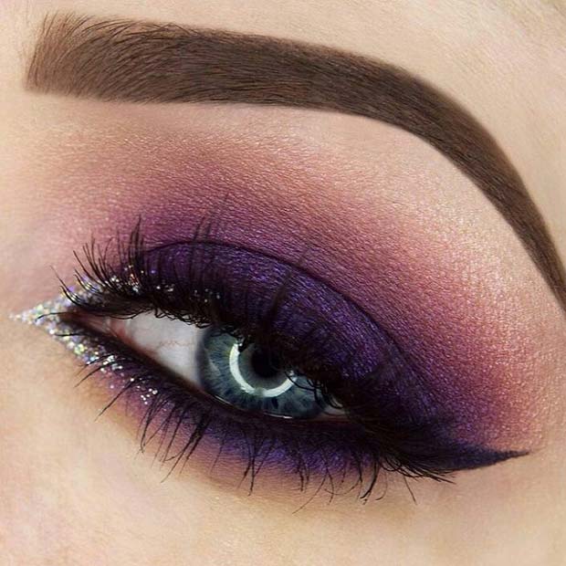 Smokey Eye violet avec une touche de paillettes