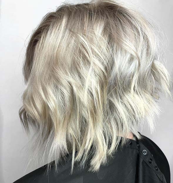 Idée de cheveux blonds glacés