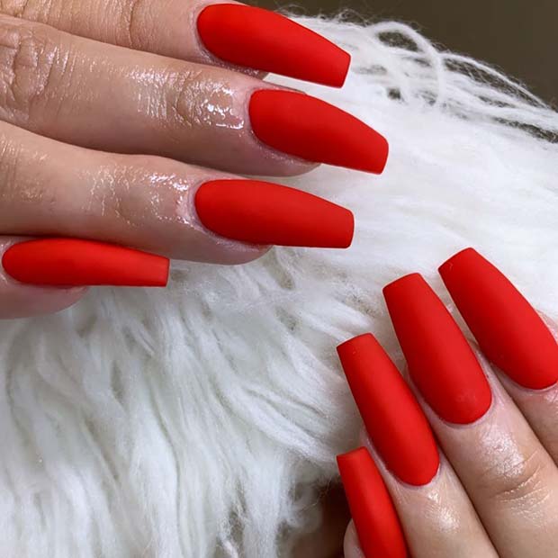 Ongles Rouges Mats Vives