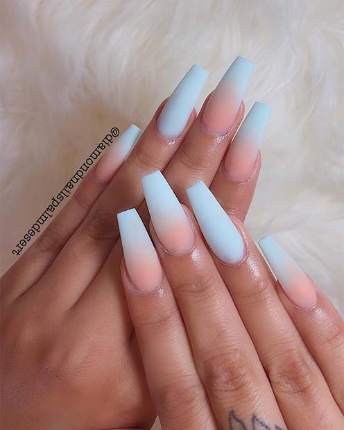 Ongles ombrés bleu bébé mat