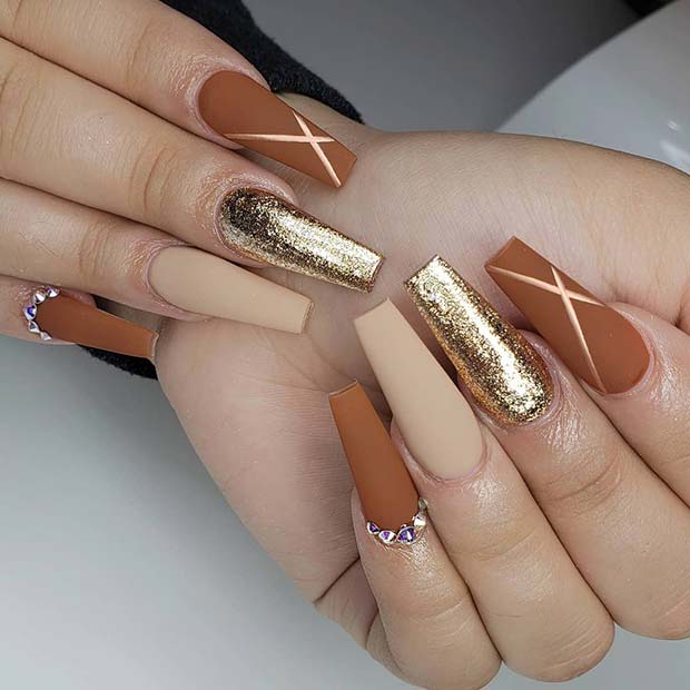 Conception d'ongles de cercueil mat pour l'automne