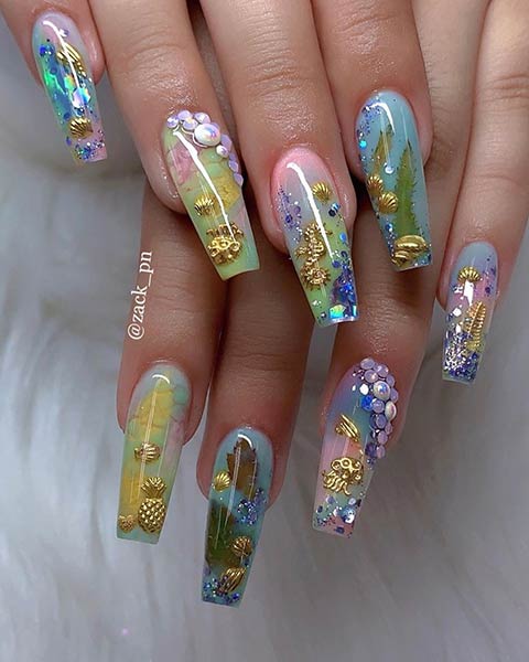 Ongles inspirés de l'océan audacieux