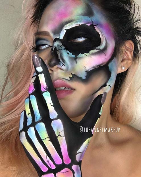 Idée de maquillage de crâne coloré pour Halloween