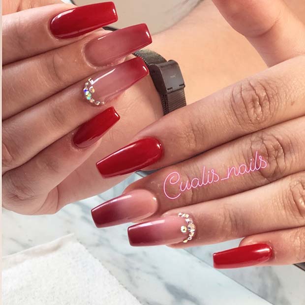 Ongles Nus et Rouges Ombre avec Strass