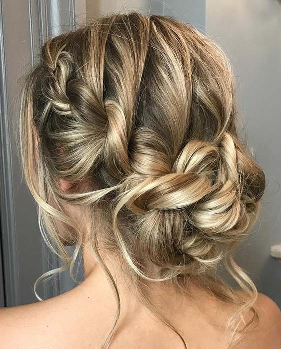 Updo רומנטי עם צמת צד