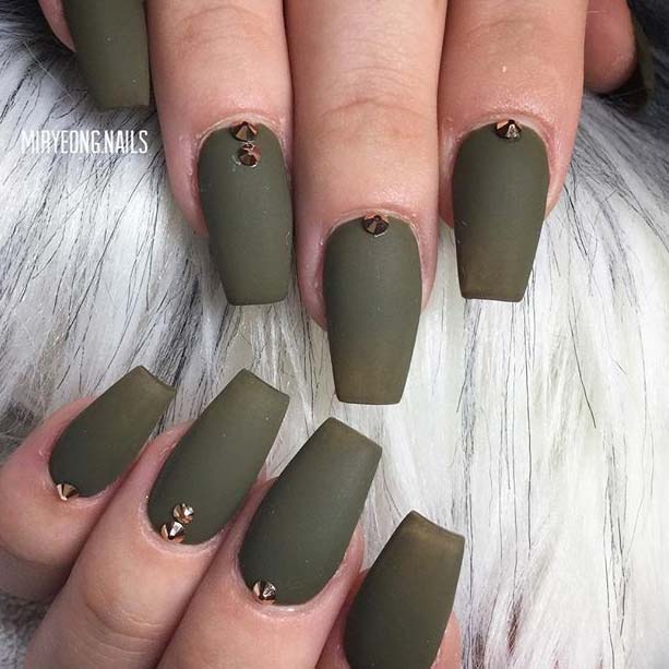 Matte Khaki Green με διακοσμητικά για σχέδια νυχιών ματ για το φθινόπωρο