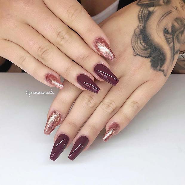 Ongles en or rose et bordeaux