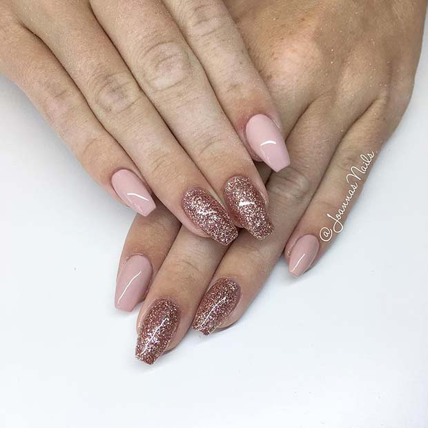 Ongles de cercueil rose clair et scintillants