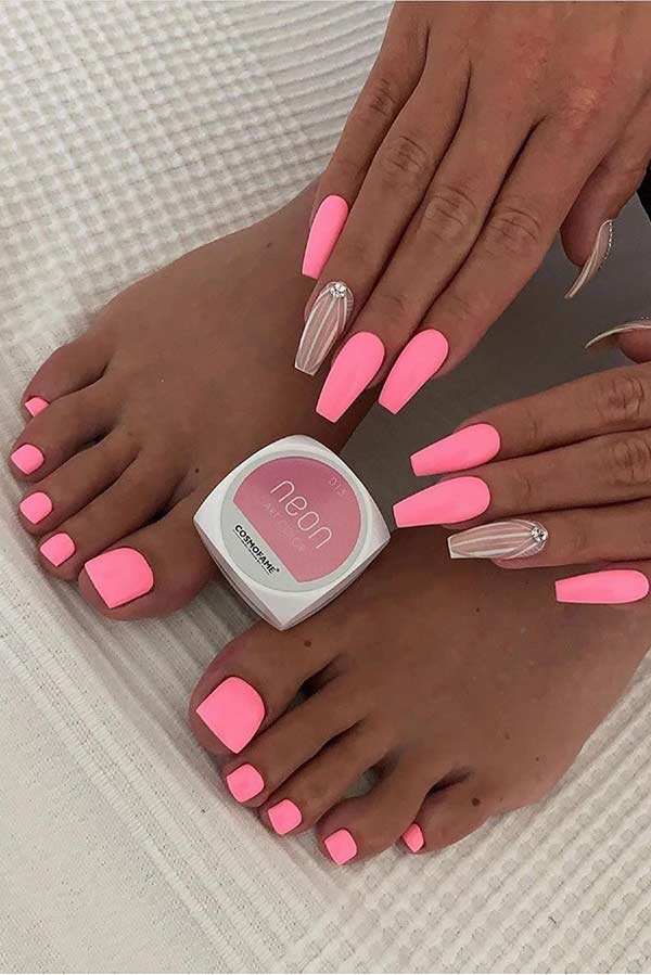 Neon Light Pink Mani et Pedi