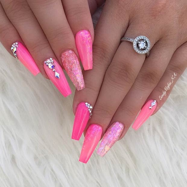 Ongles de cercueil rose clair