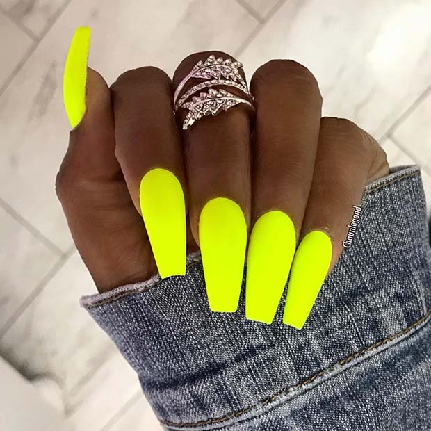 Mani jaune vif et vibrant