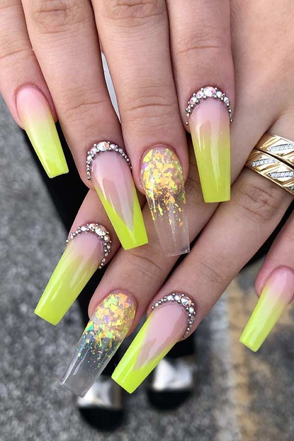 Ongles jaune fluo ombré avec strass