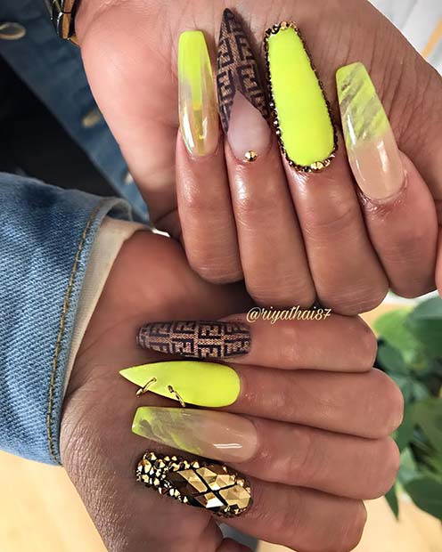 Conception d'ongles jaune à la mode