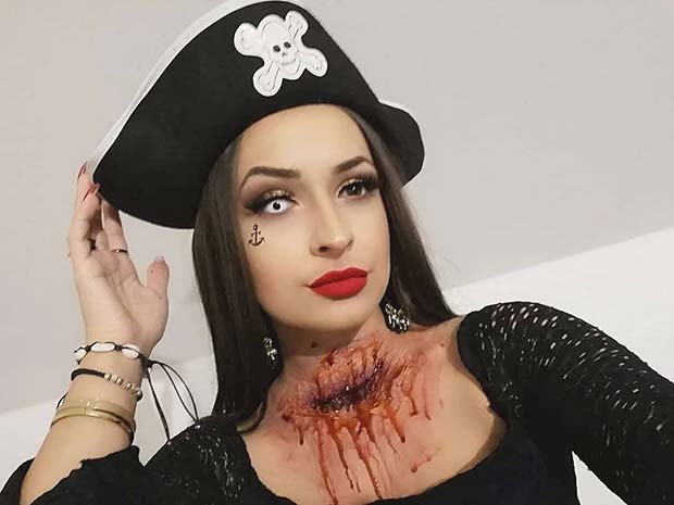 Look d'Halloween de pirate sanglant