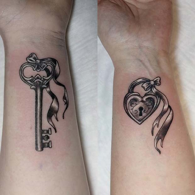 Κλείδωμα και κλειδί τατουάζ για δημοφιλή τατουάζ μητέρας κόρης