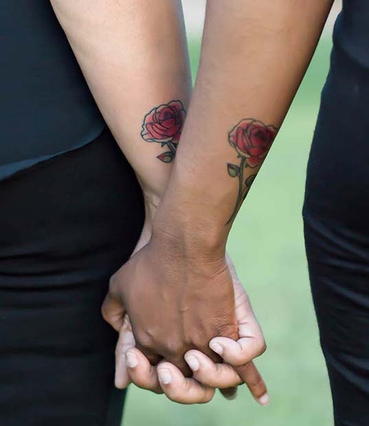 Αντιστοίχιση τατουάζ τριαντάφυλλου για δημοφιλή τατουάζ μητέρας κόρης