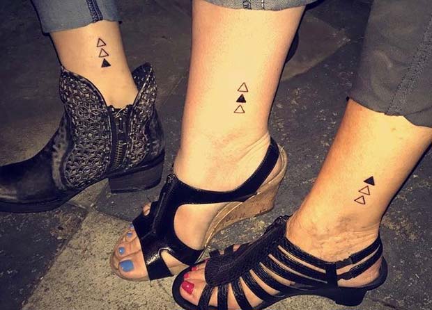 Κομψά τριγωνικά σχέδια τατουάζ για δημοφιλή τατουάζ μητέρας κόρης
