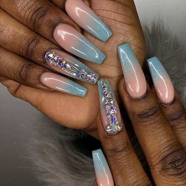 Nude και Blue Glitter Ombre Nails