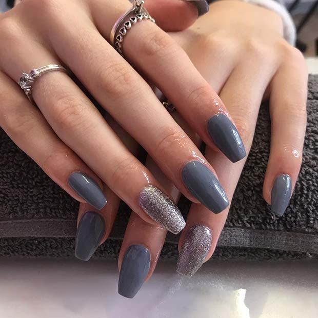 Μοντέρνο χρώμα νυχιών με Glitter Accent Nail