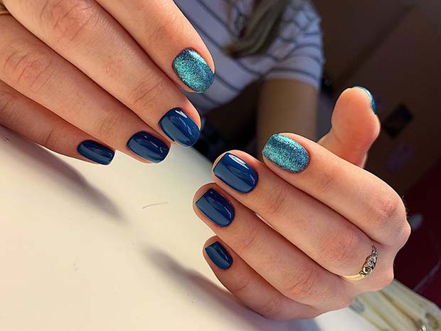 Navy Nails με μπλε λάμψη