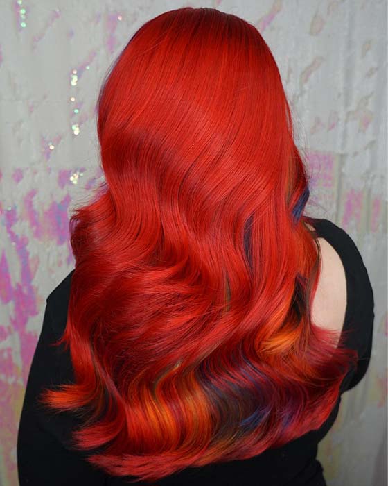 שיער אדום בוהק עם תאורה קשת