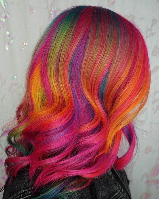 Idée de cheveux arc-en-ciel rose