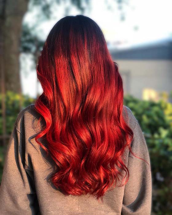 Idée de couleur de cheveux rouge écarlate