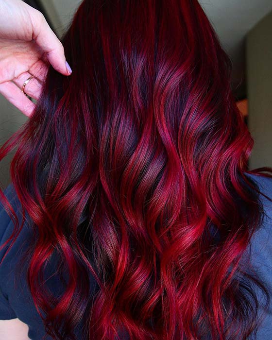 Idée de couleur de cheveux noir et rouge foncé