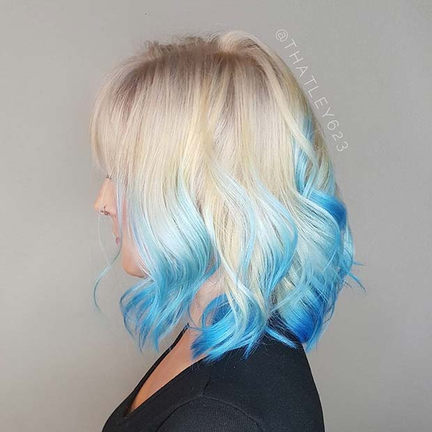 Cheveux blonds à bleus à balayage inversé