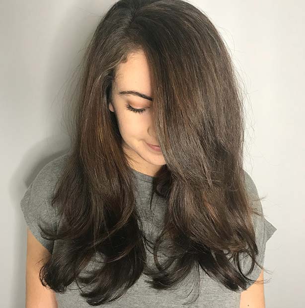 Cheveux de Balayage Châtain Clair à Châtain Foncé