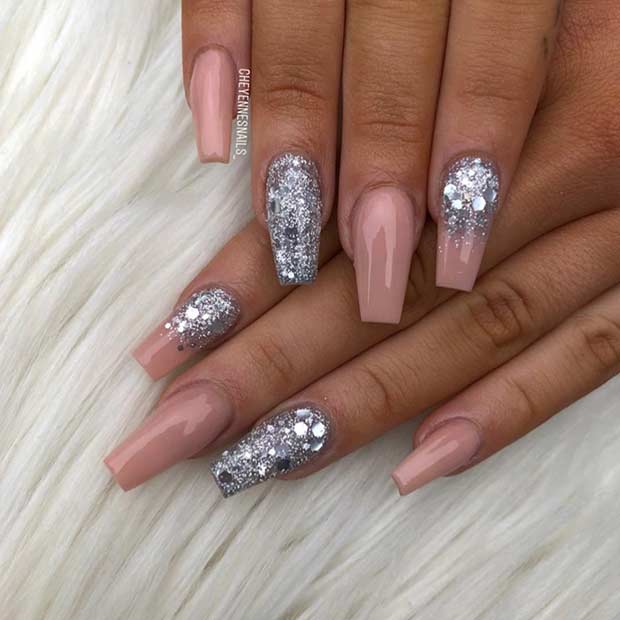 Γυμνά και ασημένια Glitter Coffin Nails