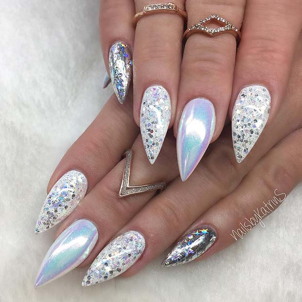 Ongles Stiletto argentés élégants