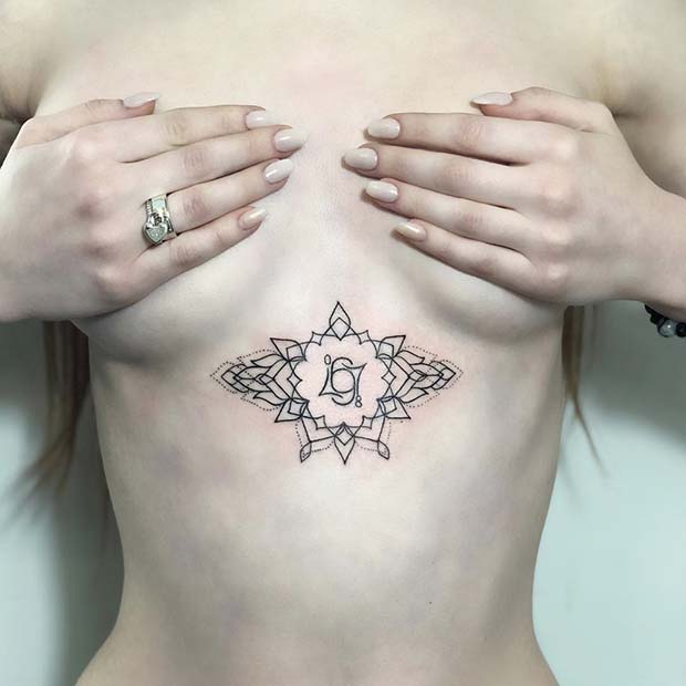 Conception unique de tatouage de sternum