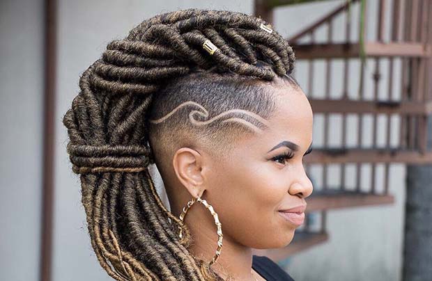 Edgy Loc Hairstyle για καλοκαιρινά προστατευτικά στυλ για μαύρες γυναίκες