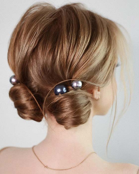 Chignon élégant à deux chignons