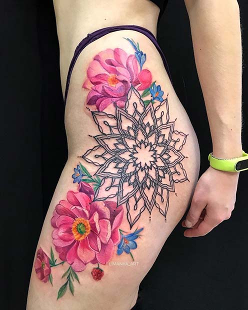 Idée audacieuse de tatouage de hanche de mandala et de fleurs