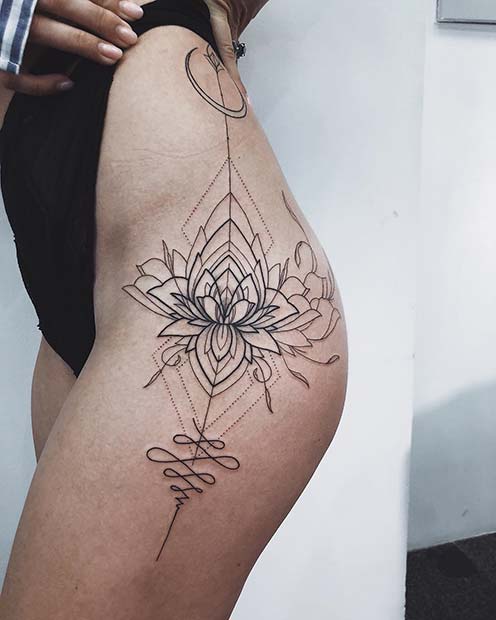 Lotus avec des motifs de tatouage de la hanche