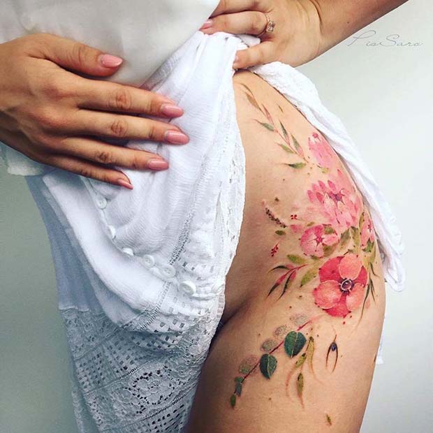 Idée de tatouage de hanche de fleur d'aquarelle