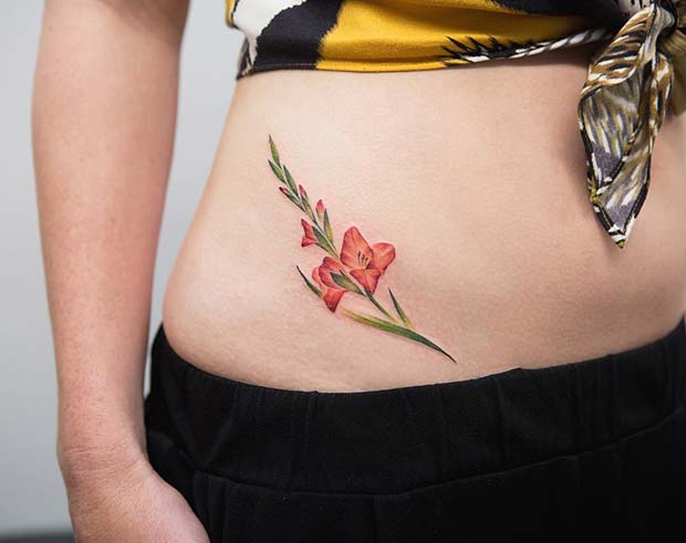 Ζωντανό Floral Hip Tattoo