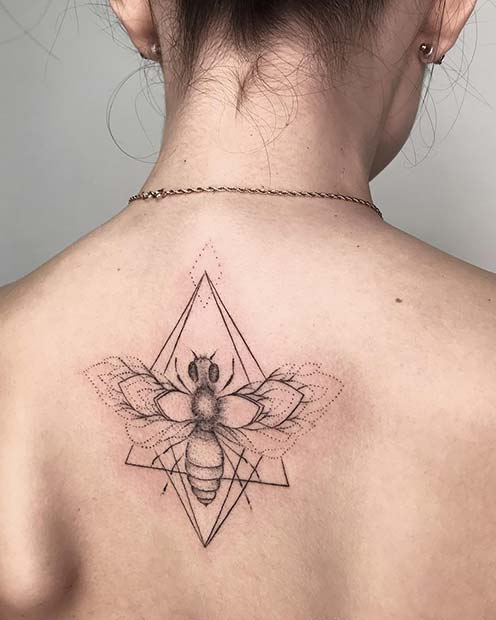 Σχέδιο τατουάζ τριγώνου και εντόμων