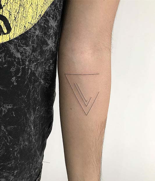Απλή ιδέα για τατουάζ τρίγωνο
