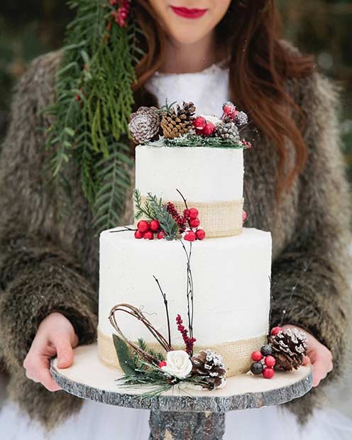 Gâteau de mariage avec une touche d'hiver