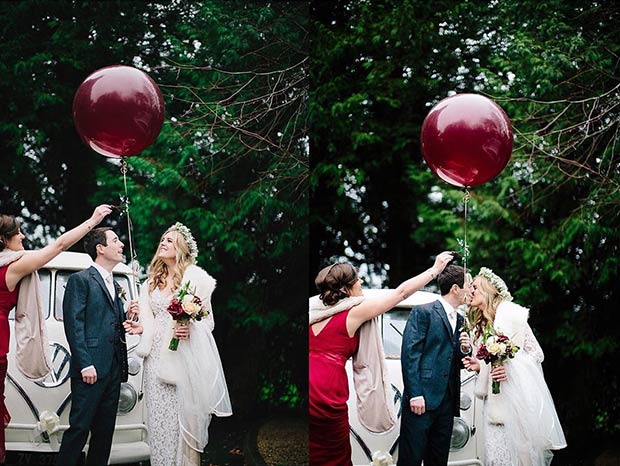 Mariage d'hiver Gui Kiss Bride and Groom