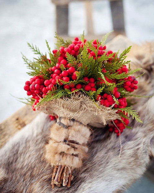 Bouquet de baies d'hiver pour un mariage d'hiver