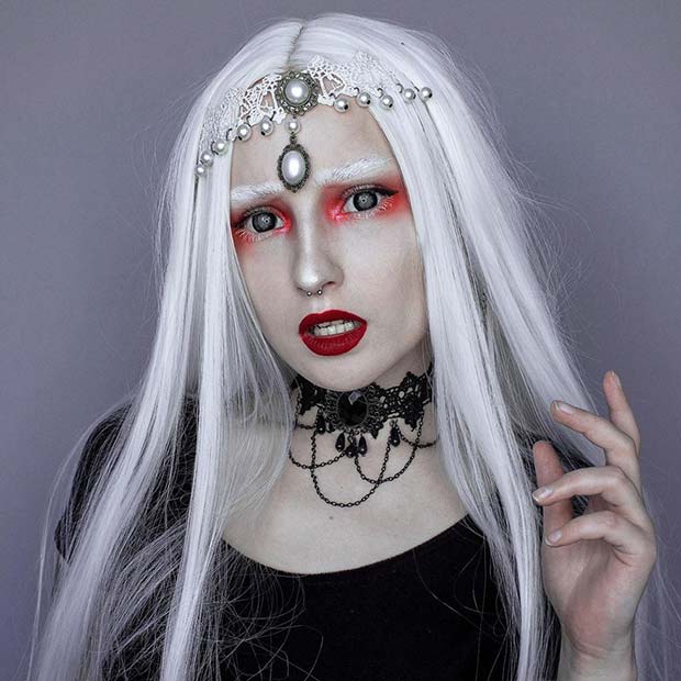 Maquillage de vampire effrayant rouge et blanc