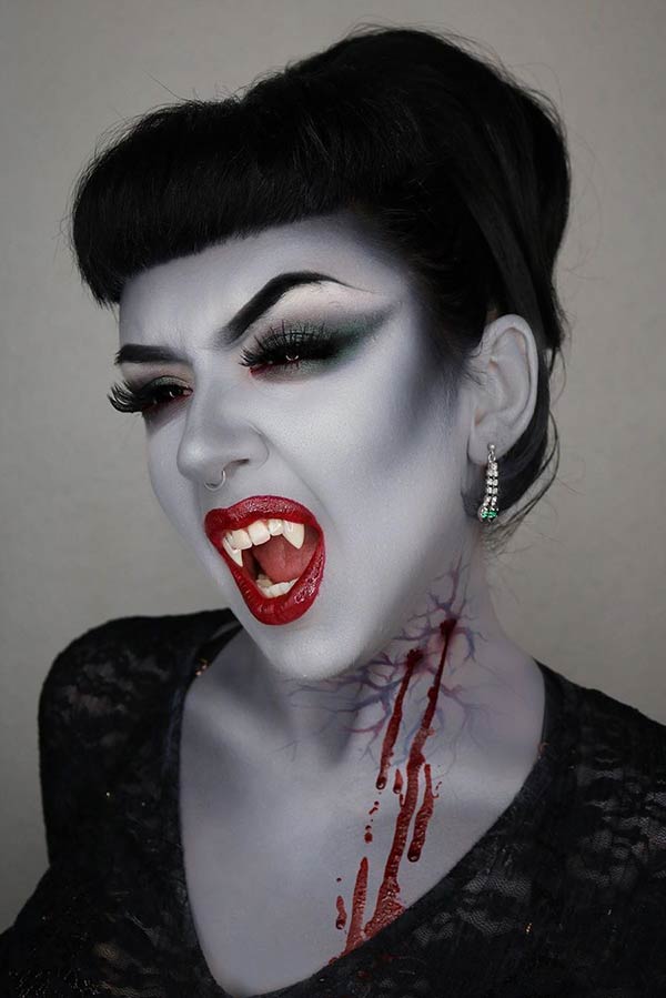 Idée de maquillage de vampire en niveaux de gris